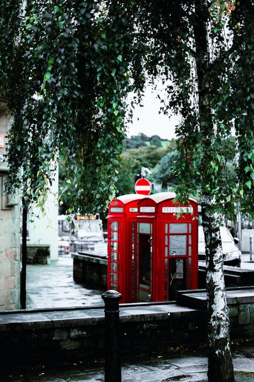 两个红色电话亭 · 免费素材图片