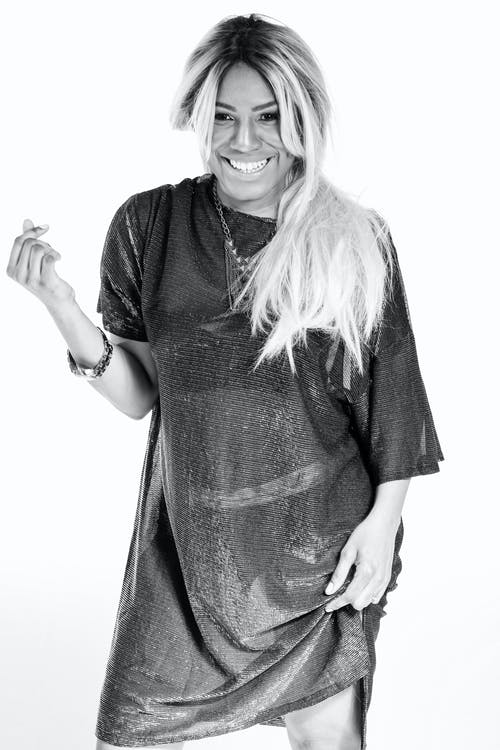 女人穿裙子 · 免费素材图片