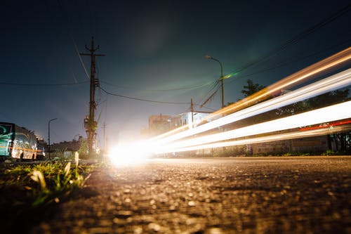 夜间道路延时摄影 · 免费素材图片