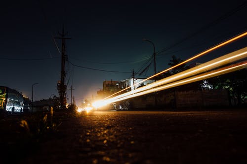 夜间道路延时摄影 · 免费素材图片