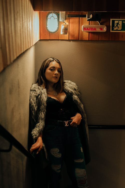 女人穿皮大衣的照片 · 免费素材图片