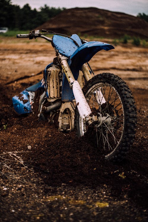 蓝色越野摩托车污垢自行车上泥 · 免费素材图片