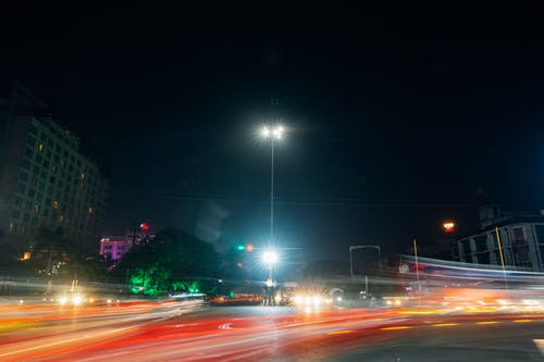夜间公路延时摄影 · 免费素材图片