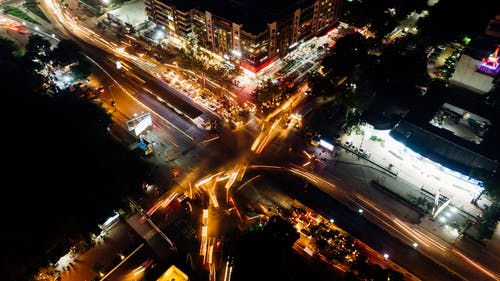 夜间路延时摄影 · 免费素材图片