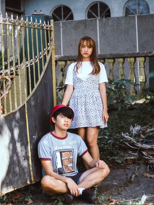 门附近的人的照片 · 免费素材图片