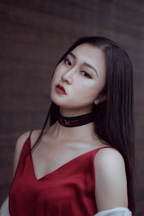 穿红色背心的女人的照片 · 免费素材图片