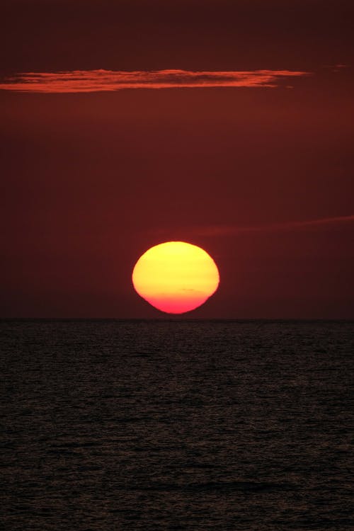 黎明期间海洋的风景照片 · 免费素材图片