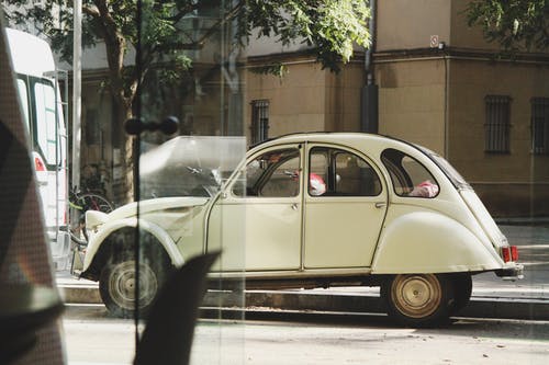 白色车 · 免费素材图片