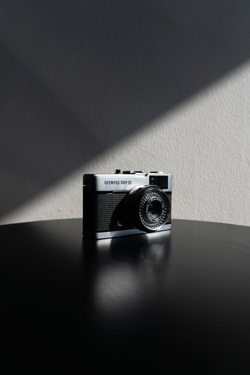 灰色和黑色相机 · 免费素材图片