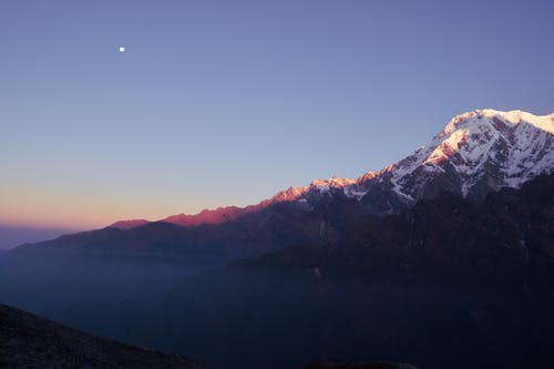 黄金时段的雪山 · 免费素材图片