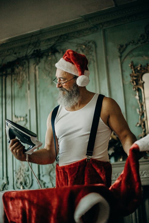 穿圣诞老人服装的人 · 免费素材图片