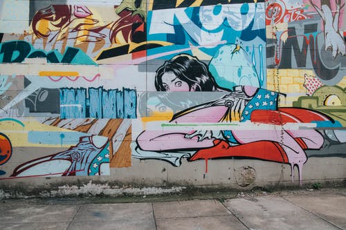 墙上满是涂鸦 · 免费素材图片
