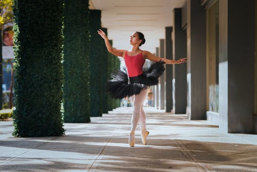 芭蕾舞演员合影的照片 · 免费素材图片