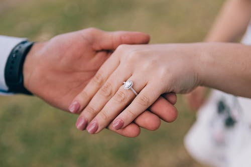 订婚戒指照片 · 免费素材图片