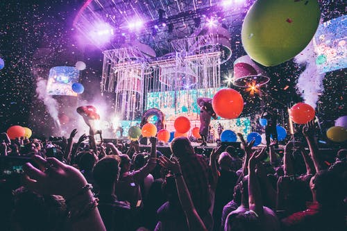 站在舞台前的人 · 免费素材图片