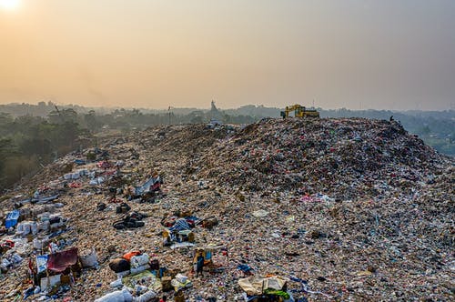 黎明时分的垃圾填埋场鸟瞰图 · 免费素材图片