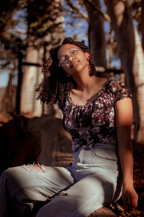 女人戴眼镜的照片 · 免费素材图片