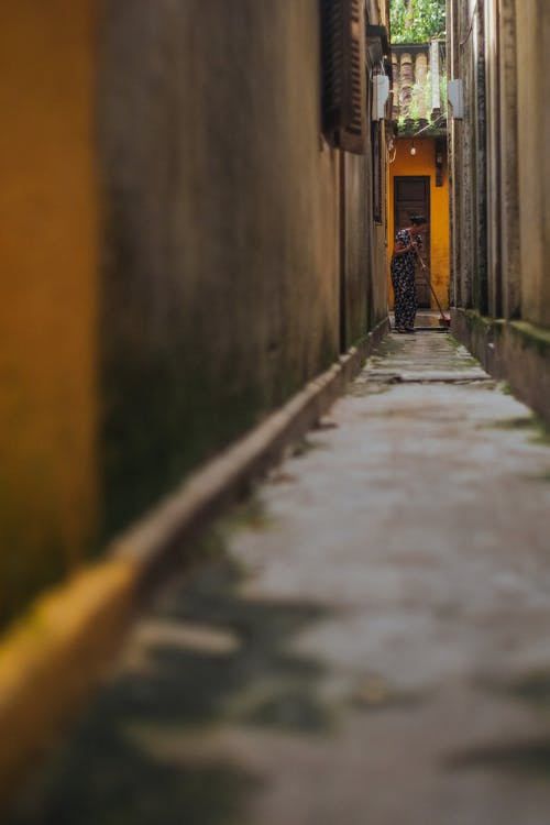 胡同的选择性焦点照片 · 免费素材图片