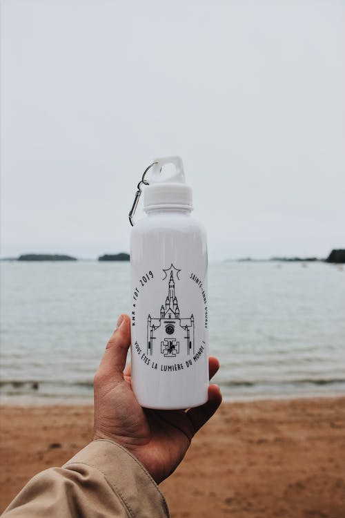 白色运动水壶 · 免费素材图片