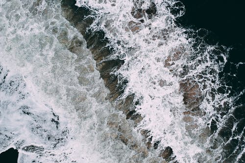 海洋飞溅的航拍 · 免费素材图片