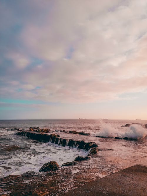黎明期间海边的照片 · 免费素材图片