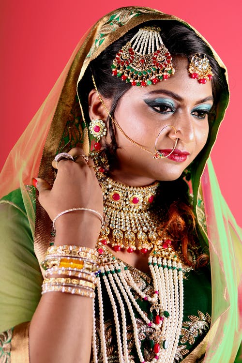 妇女的绿色和橙色头巾头巾 · 免费素材图片