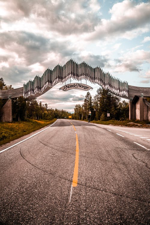白天道路照片 · 免费素材图片