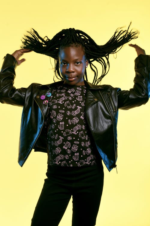 穿黑色皮夹克的女孩的照片 · 免费素材图片