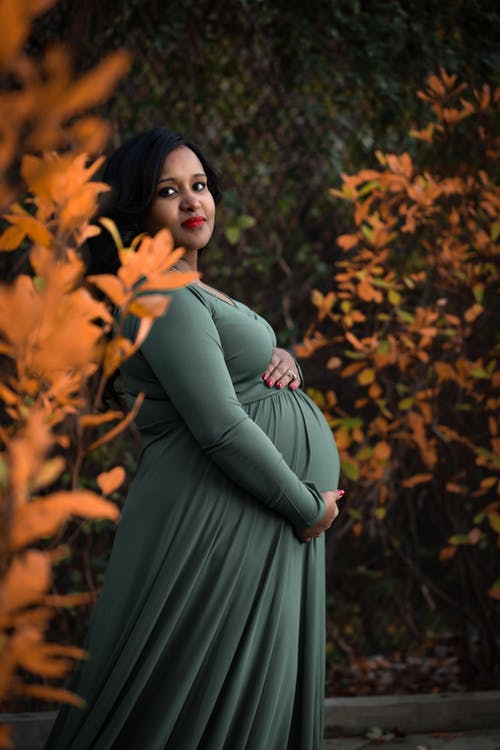 孕妇的选择性焦点照片 · 免费素材图片