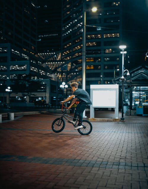 骑自行车的人 · 免费素材图片