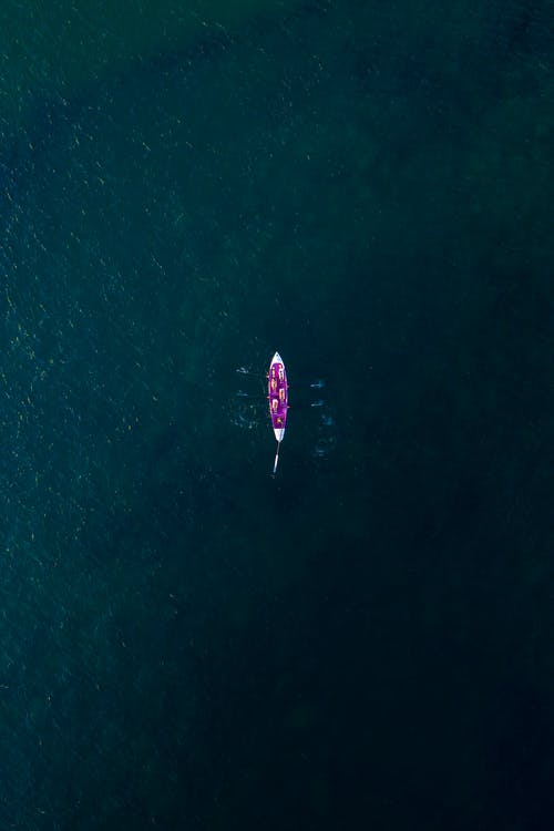 船在海上航拍 · 免费素材图片