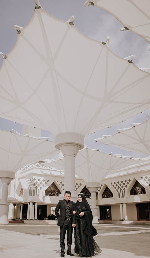 夫妇里面的建筑物 · 免费素材图片