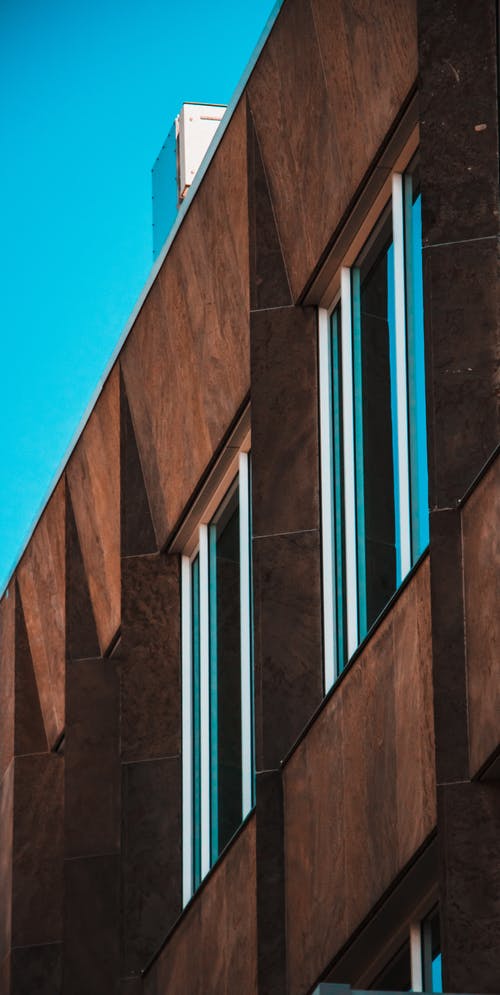 棕色混凝土多层建筑 · 免费素材图片