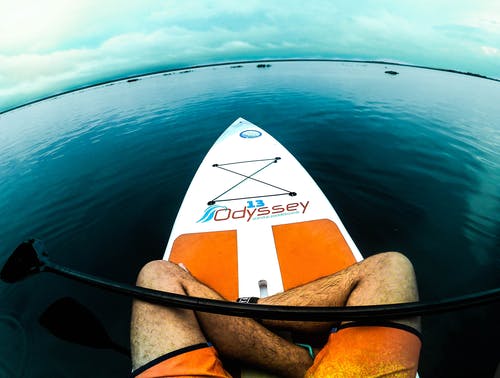 男子坐在戒尺 · 免费素材图片