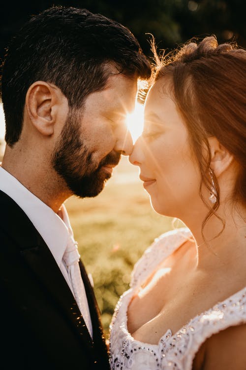 夫妇要亲吻阳光 · 免费素材图片