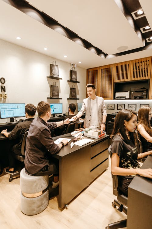 男子互相交谈的照片 · 免费素材图片