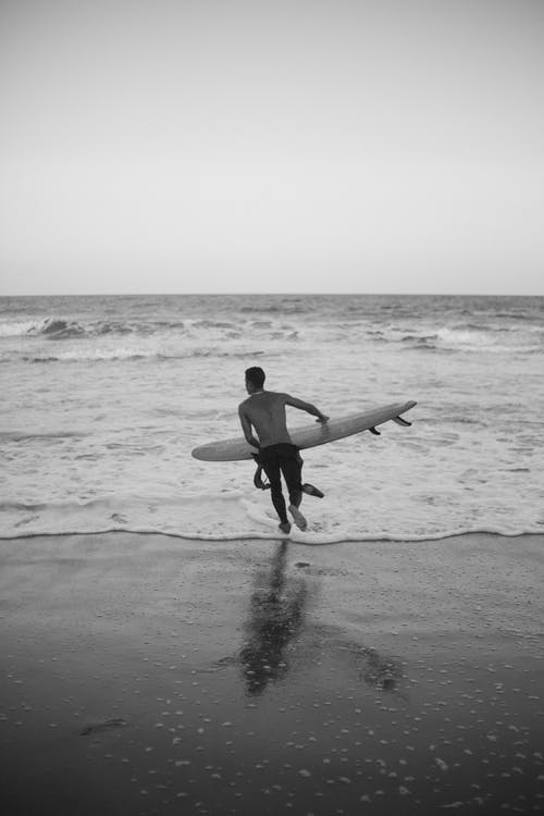 冲浪骑手享受他的假期 · 免费素材图片