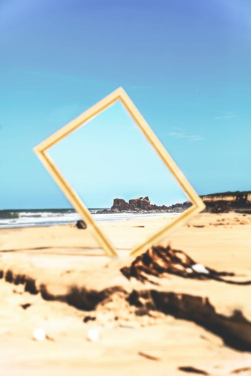 夏天在沙滩上的镜子 · 免费素材图片