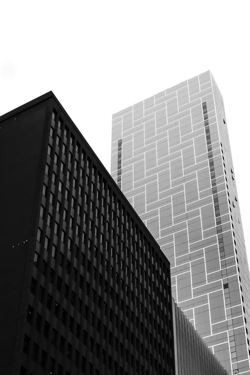 高层建筑的灰度照片 · 免费素材图片