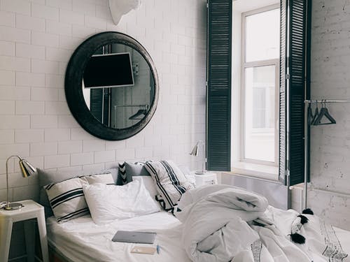 黑色和白色的时尚卧室内饰 · 免费素材图片