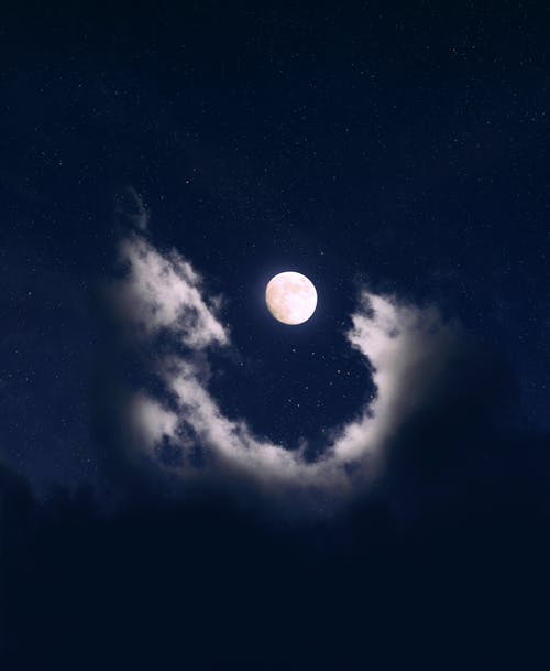满月被云覆盖 · 免费素材图片