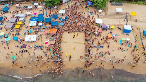 人群聚集在海滩事件 · 免费素材图片