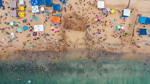 无人机拥挤的海洋海滨 · 免费素材图片