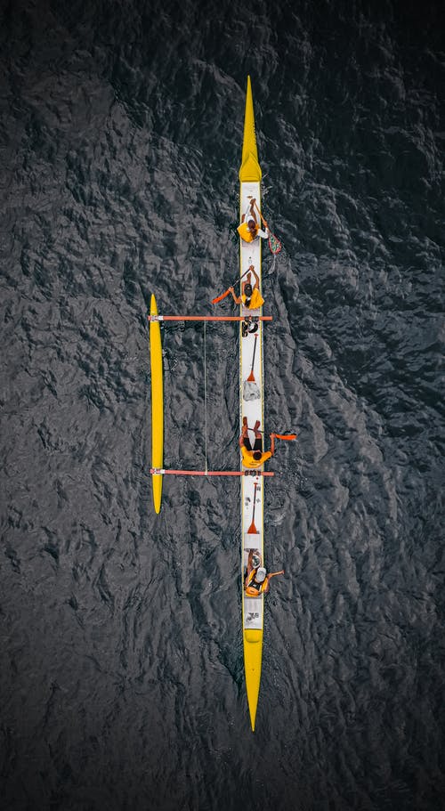 与划船者在海洋赛车独木舟 · 免费素材图片
