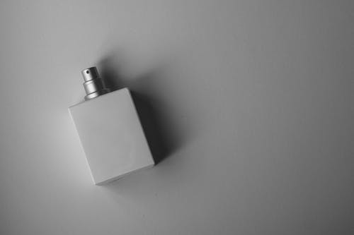 白色香水瓶 · 免费素材图片