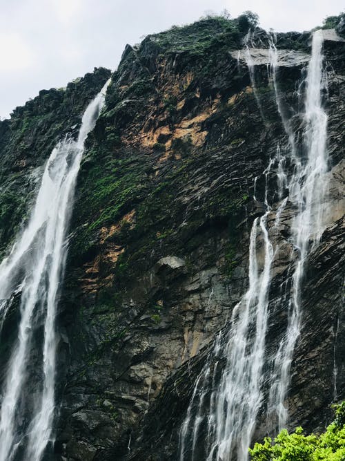 布朗洛矶山脉的瀑布 · 免费素材图片