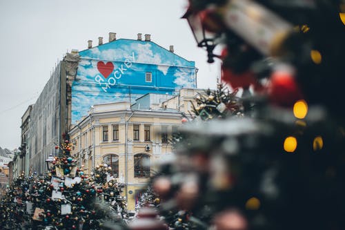 假日装饰涂鸦城市建筑 · 免费素材图片