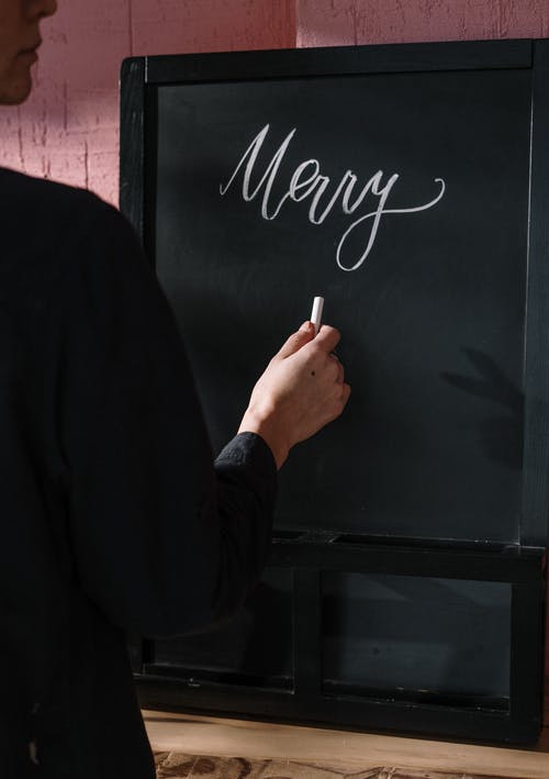 黑色长袖顶级写作在黑板上的人 · 免费素材图片