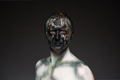 黑色和金色人体艺术的男人 · 免费素材图片