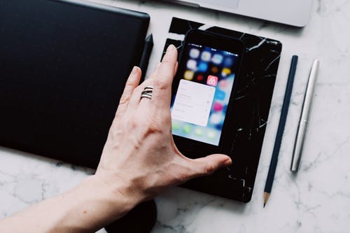 有关3C用品, 上网, 不露面的免费素材图片